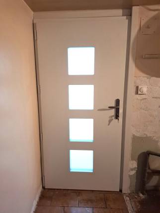 Rénovation de menuiserie avec pose d'une porte d'entrée semi-vitrée - Bourg-en-Bresse 01000