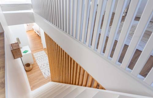 Escalier bois et claustras