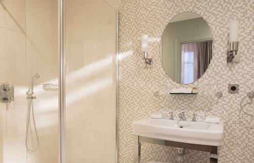 Une salle de bain comme à l’hôtel à Garches