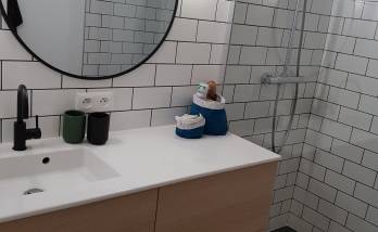 Rénovation salle de bain dépose anciens équipements carrelages sol et murs douche avec receveur surélevé en granit - Tillé - 60000 -