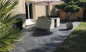 Terrasse avec carrelage effet ardoise