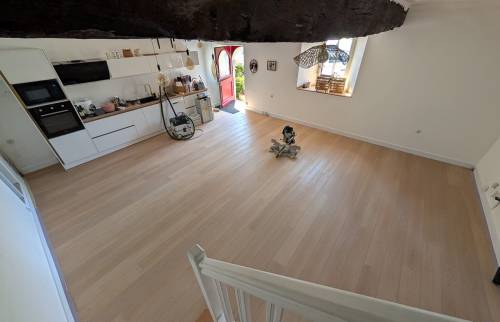  Coin salon transformé, ambiance lumineuse et accueillante