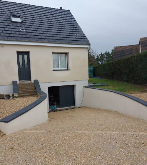 Descente de garage en béton désactivé
