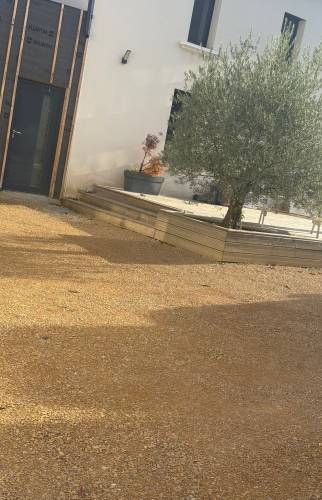 Aménagement de la cour après rénovation extérieure à Voiron