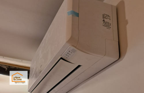 Installation de climatisation air air et rénovation électrique dans une maison au Passage 47520 avec accompagnement d’un courtier en travaux à Agen pour un projet maîtrisé.