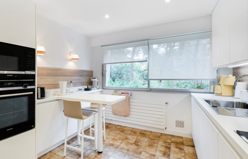 Rénovation complète de cuisine avec coin repas escamotable à Plonévez-Porzay (29550)