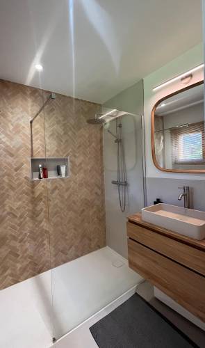 vue d'ensemble de la nouvelle salle de bain