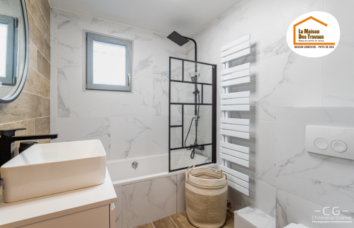 rénovation complète salle de bain Péron, modernisation appartement Pays de Gex, remplacement baignoire douche Gex, création salle d’eau contemporaine Divonne-les-Bains, travaux rénovation