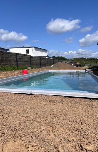 Piscine coque terminée et mise en eau - Projet finalisé à Plérin