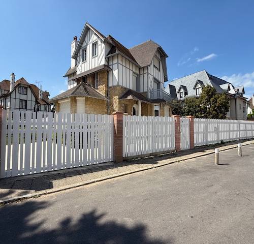 La clôture extérieure