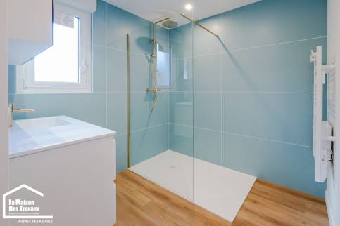 Grande douche à receveur plat 