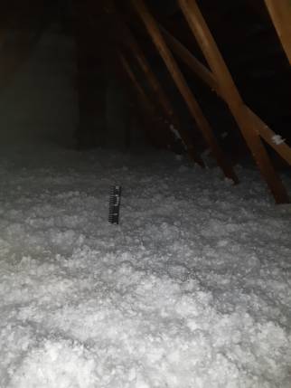 Travaux d'isolation de combles perdus par épandage de flocons de laine de verre - Ambérieu-en-Bugey 01500