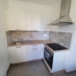 Transformation de l'ancienne salle de bain en une cuisine équipée optimisée