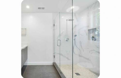 Salle de bains entièrement rénovée à Granville (50400).