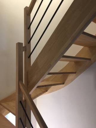 Remplacement d'escalier intérieur - nouvel escalier en bois de hêtre - Nantes 44