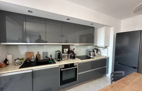 Cuisine équipée appartement rénové La Maison Des Travaux Nimes