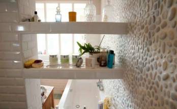 Carrelage mosaïque dans une cabine de douche