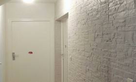 Mur de l'entrée aspect pierre