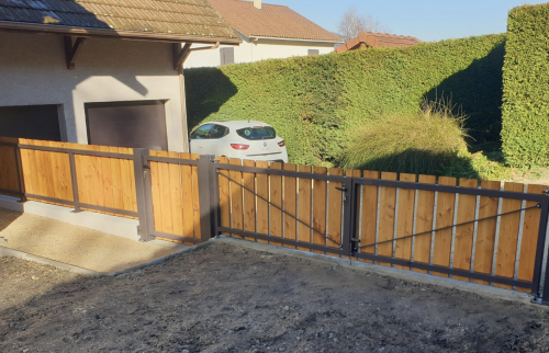 structure en acier noir thermolaquée