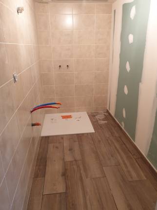 pose carrelage dans salle de bain