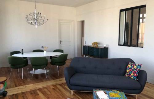 Aménager un salon dans un appartement à Deauville