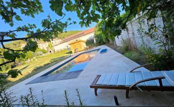 Terrasse avec piscine La Maison Des Travaux Alès