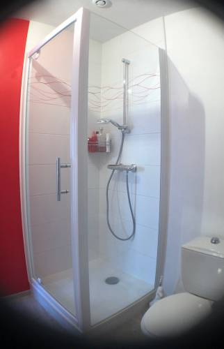 Nouvelle douche dans la salle d'eau