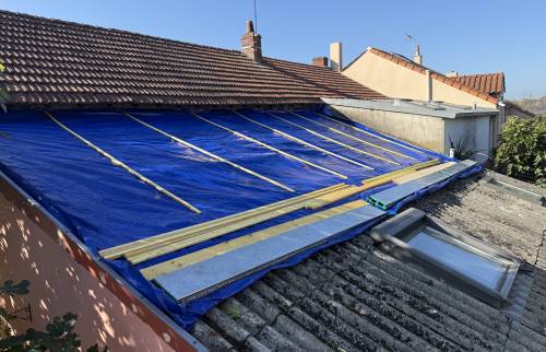 Rénovation de toiture avec désamiantage à proximité de Sautron velux après