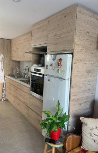 Zoom sur la cuisine ouverte : un mélange harmonieux de fonctionnalité et d'esthétique grâce à La Maison Des Travaux.