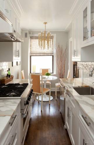 Cuisine en longueur avec coin repas 