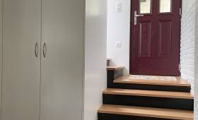 Penderie du grand meuble au départ de l'escalier (Essonne 91)