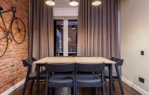 Pose d'un mur en briques