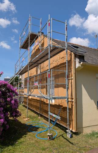 Travaux d’isolation par l’extérieur en cours à Bruz