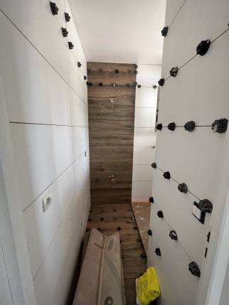 pose de revêtement de salle de bain