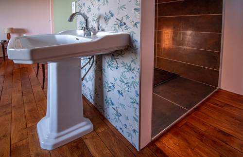 Détail espace douche chambre parentale