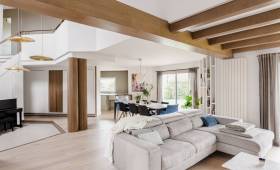 Rénovation terminée pièce de vie – Maison rénovée avec ambiance bois à Bruz