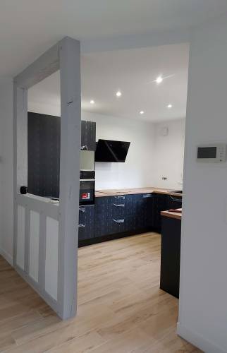 Poutres et cuisine rénovées