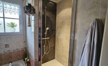 Vue d'ensemble de la douche 