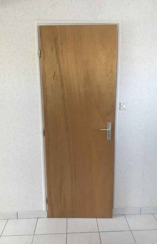Ancienne porte standard en bois