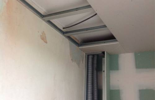 Réalisation du plafond suspendu