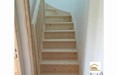 Pose d'un escalier quart tournant à Carolles (50740)
