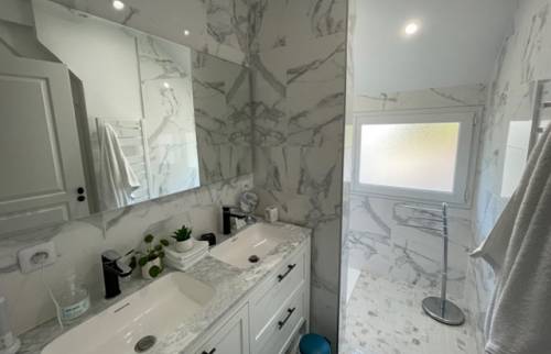 Salle de bain sous comble, la douche