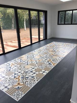 Sol mixte bois carreaux de ciment décoratifs