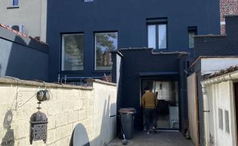 Deux maisons font plus d'espace pour une habitation