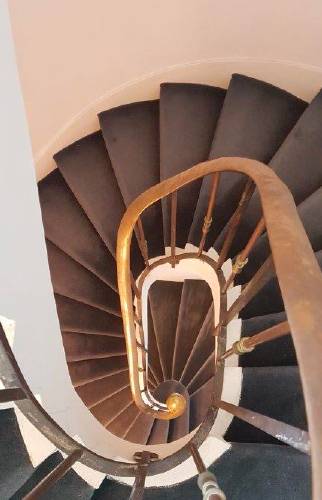 Réunir deux escaliers dans une belle et grande maison à Colombes