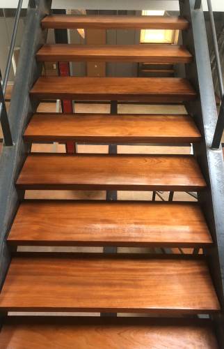  détail des marches rénovées loft Paris