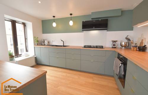 Création d’un salon cuisine – chantier de rénovation à Vénérieu