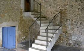 Travaux maçonnerie pour réouverture porte murée nouvelle menuiserie et création escalier béton 1/4 tournant avec garde-corps à Esbly (77450)