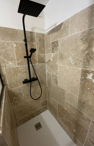 Douche dans une salle de bain rénovée La Maison Des Travaux Ales