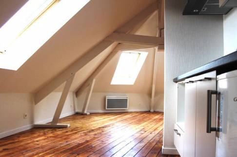 Aménagement complet de combles en studio à Targon